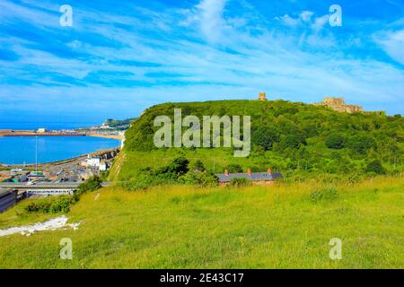 Die White Cliffs of Dover, Teil der North Downs Formation, ist die Region der englischen Küste mit Blick auf die Straße von Dover und Frankreich.Juli 2016 Stockfoto