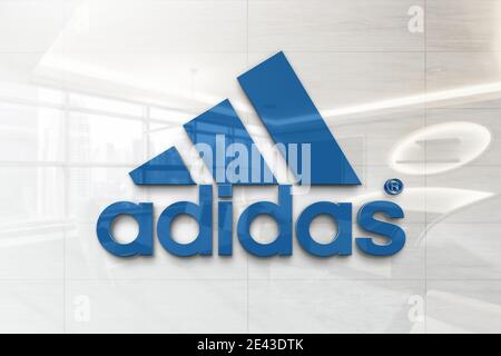 Adidas Logo auf reflektierender Business-Wandtafel Stockfoto