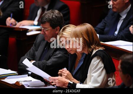 Der französische Bildungsminister Xavier Darcos, die Ministerin für Hochschulbildung und Forschung Valerie Pecresse und die französische Ministerin für Solidarität Valerie Letard nehmen am 31. März 2009 an der wöchentlichen Sitzung der Nationalversammlung in Paris Teil. Foto von Thierry Orban/ABACAPRESS.COM Stockfoto