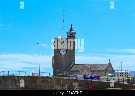 Clock Tower am Prince of Wales Pier, Dover Marina, Western Docks, Kent, Großbritannien, Juli 2016 Stockfoto