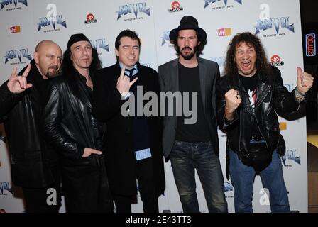 (L-R) Glenn Five, Robb Reiner, Regisseur Sacha Gervasi, Keanu Reeves und Steve 'Lips' Kudlow bei der Premiere von 'Anvil! The Story of Anvil' am 7. April 2009 im Ägyptischen Theater in Hollywood, Los Angeles, CA, USA. Der Film dokumentiert die Karriere der kanadischen Band Anvil, die in den 1970er Jahren in Toronto begann. Foto von Lionel Hahn/ABACAPRESS.COM Stockfoto