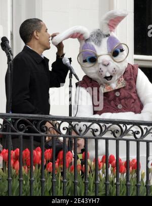 US-Präsident Barack Obama hält eine Begrüßungsrede vor der Ostereierrolle im Weißen Haus in Washington, DC, USA am 13. April 2009. Foto von Yuri Gripas/ABACAPRESS.COM Stockfoto