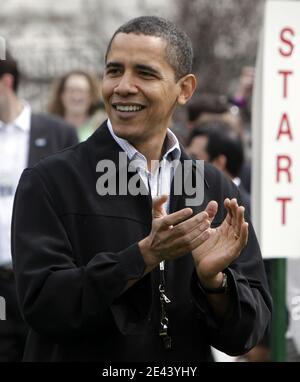 US-Präsident Barack Obama wird am 13. April 2009 bei der Ostereierrolle im Weißen Haus in Washington, DC, USA, gesehen. Foto von Yuri Gripas/ABACAPRESS.COM Stockfoto