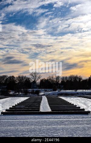 Leere Marina im Winter Stockfoto