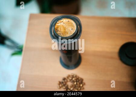 Nahaufnahme einer Kaffeemaschinen von oben gesehen Stockfoto