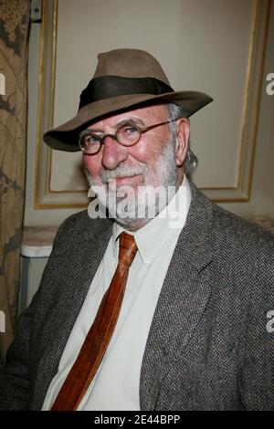 Jean-Pierre Marielle bei der 9. Jährlichen 'Prix Cine Roman Carte Noire' Zeremonie im Hotel Plaza Athenee in Paris, Frankreich am 27. April 2009. Foto von Denis Guignebourg/ABACAPRESS.COM Stockfoto