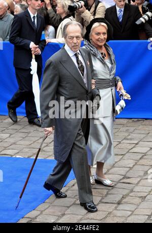 Der Graf von Paris Henri von Orleans und die Ehefrau Micaela Cousino besuchen die Hochzeit von Philomena De Tornos und Jean von Orleans in der Senlis Kathedrale am 2. Mai 2009 in Senlis, Frankreich. Foto von Gorassini-Mousse/ABACAPRESS.COM Stockfoto