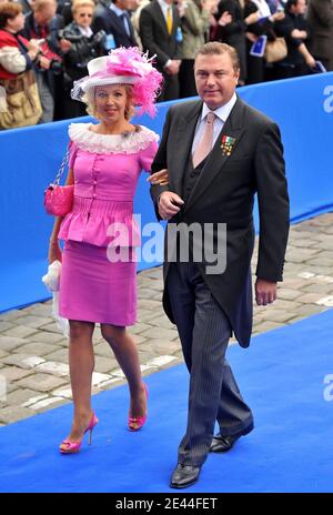 Charles und Camilla von Bourbon Sizilien besuchen die Hochzeit von Philomena De Tornos und Jean von Orleans in der Senlis Kathedrale am 2. Mai 2009 in Senlis, Frankreich. Foto von Gorassini-Mousse/ABACAPRESS.COM Stockfoto