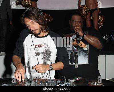 Der französische DJ Bob Sinclar nimmt an der Party für die Veröffentlichung seines neuen Albums 'Born in 69' Teil, das am 10. Mai 2009 im VIP Room in Paris, Frankreich, stattfand. Foto von Marco Vitchi/ABACAPRESS.COM Stockfoto