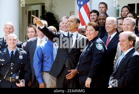 Präsident Barack Obama, Vizepräsident Joe Biden posieren mit den Top Cops Preisträgern im Rosengarten im Weißen Haus 12. Mai 2009 in Washington, DC. Foto von Olivier Douliery/ABACAPRESS.COM (im Bild: Barack Obama, Joe Biden) Stockfoto