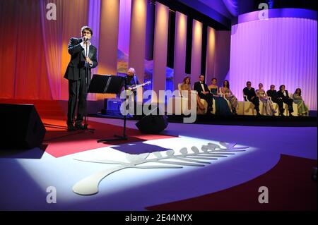 Bryan Ferry nimmt an der Eröffnungszeremonie des 62. Filmfestivals von Cannes im Palais des Festivals in Cannes, Frankreich, am 13. Mai 2009 Teil. Foto von Nebinger-Orban/ABACAPRESS.COM Stockfoto