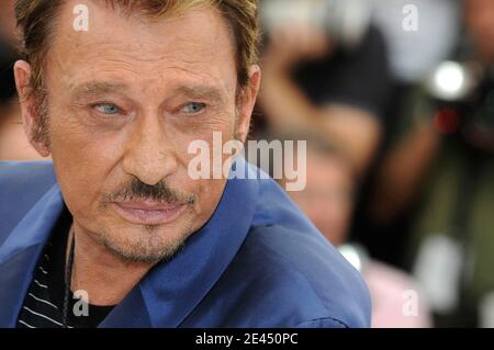 Datei Foto : Johnny Hallyday nimmt an der 'Vengeance' Fotocall im Palais des Festivals während der 62. Internationalen Filmfestspiele von Cannes in Cannes, Frankreich am 17. Mai 2009 statt. Frankreichs größter Rockstar Johnny Hallyday ist an Lungenkrebs gestorben, sagt seine Frau. Er war 74 Jahre alt. Der Sänger - richtiger Name Jean-Philippe Smet - verkaufte etwa 100 Millionen Platten und spielte in einer Reihe von Filmen. Foto von Nebinger-Orban/ABACAPRESS.COM Stockfoto