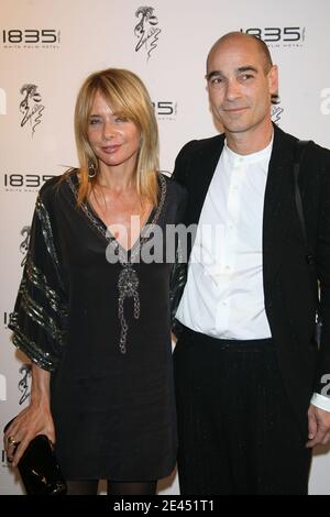 Rosanna Arquette und Jean-Marc Barr kommen zusammen in Erinnerung an den berühmten französischen Film "The Big Blue" (Le Grand Bleu) bei ihrer Party im White Palm Hotel während der 62. Filmfestspiele von Cannes im Palais des Festivals in Cannes, Frankreich am 17. Mai 2009. Foto von Guignebourg-Gorassini/ABACAPRESS.COM Stockfoto