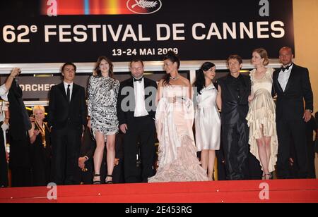 Charlotte Gainsbourg, Willem Dafoe und Lars von Trier nehmen an der Vorführung von "Antichrist" bei den 62. Filmfestspielen von Cannes, Frankreich, am 18. Mai 2009 Teil. Foto von Lionel Hahn/ABACAPRESS.COM Stockfoto