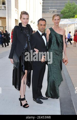 (L-R) Dree Hemingway, Francisco Costa und Amanda Brooks nehmen am 18. Mai 2009 an der 69. Jährlichen American Ballet Theatre Spring Gala im Metropolitan Opera House in New York City, NY, USA Teil. Foto von Gregorio Binuya/ABACAPRESS.COM Stockfoto