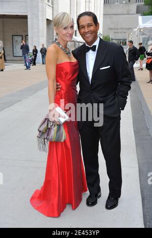 Fernsehnachrichten-Anchor Bryant Gumble und Frau Hilary Quinlan besuchen die 69. Jährliche American Ballet Theatre Spring Gala im Metropolitan Opera House in New York City, NY, USA am 18. Mai 2009. Foto von Gregorio Binuya/ABACAPRESS.COM Stockfoto