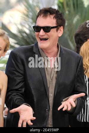 Quentin Tarantino posiert bei einer Fotoschau für den Film "Inglourious Basterds", der am 20. Mai 2009 im Palais des Festivals während des 62. Internationalen Filmfestivals von Cannes in Cannes, Frankreich, stattfand. Foto von Lionel Hahn/ABACAPRESS.COM Stockfoto