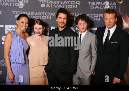 Moon Bloodgood, Bryce Dallas Howard, Christian Bale, Anton Yelchin und Regisseur mcg bei der Premiere von 'Terminator Salvation', die am 28. Mai 2009 im Le Grand Rex in Paris, Frankreich, stattfand. Foto von Thierry Orban/ABACAPRESS.COM Stockfoto