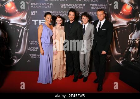 Moon Bloodgood, Bryce Dallas Howard, Christian Bale, Anton Yelchin und Regisseur mcg bei der Premiere von 'Terminator Salvation', die am 28. Mai 2009 im Le Grand Rex in Paris, Frankreich, stattfand. Foto von Thierry Orban/ABACAPRESS.COM Stockfoto