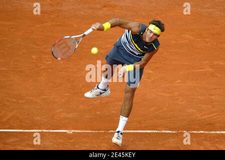 Argentiniens Juan Martin Del Potro besiegt 6-1, 6-7(5), 6-1, 6-4, Frankreichs Jo-Wilfried Tsonga in ihrer vierten Runde der French Open Tennis im Roland Garros Stadion in Paris, Frankreich am 1. Juni 2009. Foto von Henri Szwarc/ABACAPRESS.COM Stockfoto