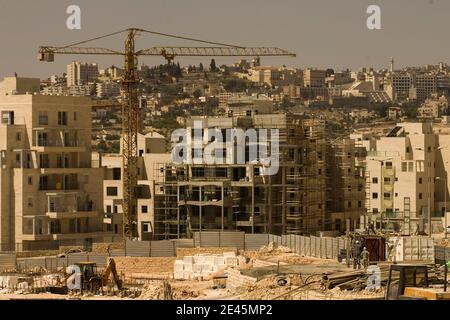 Der Bau einer neuen Wohnsiedlung im jüdischen Viertel Har Homa in Ostjerusalem, Mittwoch, 3. Juni 2009, wird fortgesetzt. Der israelische Ministerpräsident Benjamin Netanjahu steht unter starkem US-Druck, die Friedensbemühungen wieder auf Kurs zu bringen, indem er das Recht der Palästinenser auf einen eigenen Staat anerkennt und die Ausweitung der Siedlungen im Westjordanland einstellt. Foto von Olivier Fitoussi/ABACAPRESS.COM Stockfoto