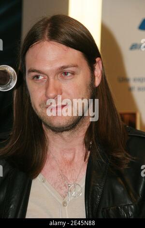 Tom Meighan von der britischen Band Kasabian bei einem Showcase, der am 3. Juni 2009 im 'Sony Style' Store in Paris, Frankreich, stattfand. Foto von Denis Guignebourg/ABACAPRESS.COM Stockfoto