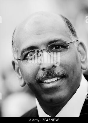 Der Vorsitzende des Republikanischen Nationalkomitees (RNC), Michael Steele, nimmt am 3. Juni 2009 an der Enthüllung einer Statue des verstorbenen ehemaligen Präsidenten Ronald Reagan in der Capitol Rotunde in Washington, DC, USA Teil. Die Reagan-Statue wird Teil der National Statuary Hall Collection, die aus Statuen besteht, die von einzelnen Staaten gespendet werden, um Männer und Frauen zu ehren, die in der Geschichte jedes Staates bemerkenswert sind. Foto von Olivier Douliery/ABACAPRESS.COM Stockfoto