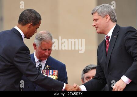 US-Präsident Barack Obama, der britische Prinz Charles, der britische Premierminister Gordon Brown, der kanadische Premierminister Stephen Harper und der französische Präsident Nicolas Sarkozy nehmen am 6. Juni 2009 am 65. Jahrestag des D-Day auf dem amerikanischen Friedhof der Normandie in Colleville-sur-Mer, Normandie, Frankreich, Teil. Foto von Nicolas Gouhier/ABACAPRESS.COM Stockfoto