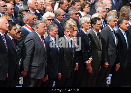 Francois Fillon, Penelope Fillon, Gerard Larcher, Bernard Accoyer, Bernard Kouchner, Christine Ockrent, Christine Lagarde, Patrick Devedjian, Herve Morin und Eric Besson nehmen am 6. Juni 2009 am 65. D-Day auf dem amerikanischen Friedhof und der Gedenkstätte Normandie in Colleville-sur-Mer, Normandie, Frankreich Teil. Foto von Thierry Orban/ABACAPRESS.COM Stockfoto