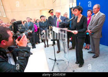 Rachida Dati, Garde des Sceaux, Ministre de la Justice Incure, en Presence de Andre Rossinot depute Maire de Nancy et Laurent Henart depute UMP, le Centre penitentiaire Nancy-Maxeville, Meurthe et Moselle, France, le 9 Juin, 2009. Foto Mathieu Cugnot/ABACAPRESS.COM Stockfoto