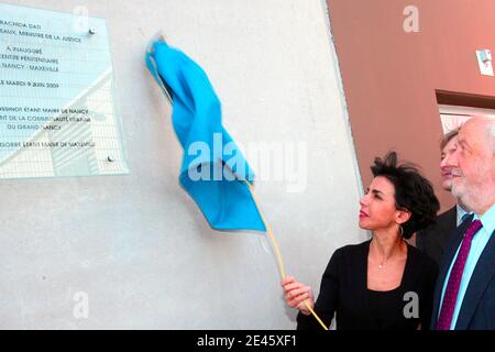 Rachida Dati, Garde des Sceaux, Ministre de la Justice incure, en Presence de Andre Rossinot depute, Maire de Nancy le Centre penitentiaire Nancy-Maxeville, Meurthe et Moselle, Frankreich, le 9 Juin, 2009. Foto Mathieu Cugnot/ABACAPRESS.COM Stockfoto