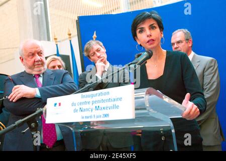 Rachida Dati, Garde des Sceaux, Ministre de la Justice Incure, en Presence de Andre Rossinot depute Maire de Nancy et Laurent Henart depute UMP, le Centre penitentiaire Nancy-Maxeville, Meurthe et Moselle, France, le 9 Juin, 2009. Foto Mathieu Cugnot/ABACAPRESS.COM Stockfoto