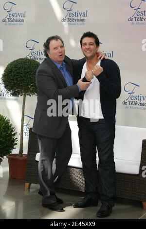 Daniel Russo und Titoff posieren für eine Fotoschau während des 49. Monte-Carlo TV Festivals in Monaco am 10. Juni 2009. Foto von Denis Guignebourg/ABACAPRESS.COM Stockfoto