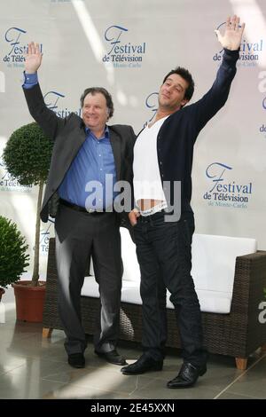 Daniel Russo und Titoff posieren für eine Fotoschau während des 49. Monte-Carlo TV Festivals in Monaco am 10. Juni 2009. Foto von Denis Guignebourg/ABACAPRESS.COM Stockfoto