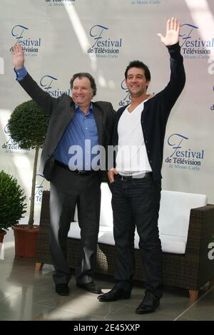 Daniel Russo und Titoff posieren für eine Fotoschau während des 49. Monte-Carlo TV Festivals in Monaco am 10. Juni 2009. Foto von Denis Guignebourg/ABACAPRESS.COM Stockfoto