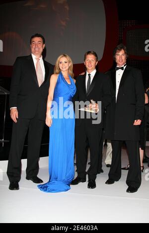 Ronn Moss, Ashley Jones, Dan Mc Vicar und Produzent Bradley Belle erhalten eine Auszeichnung für "die Kühnen und die Schönen", die am 11. Juni 2009 bei der 49. Abschlussfeier des Monte-Carlo TV Festivals in Monaco eintreffen. Foto von Denis Guignebourg/ABACAPRESS.COM Stockfoto