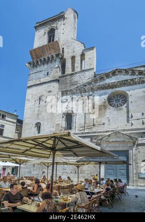 Nîmes Kathedrale im Zentrum der antiken Stadt Nimes, Departement Gard, Region Okzitanien, Südfrankreich Stockfoto