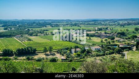 Blick auf die Landschaft vom Château de Tornac in der Nähe von Anduze, Departement Gard, Region Okzitanien, Südfrankreich Stockfoto