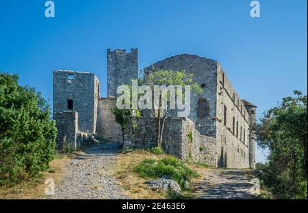 Château de Tornac in der Nähe von Anduze, die Ursprünge der Burg Tornac stammen aus dem 11. Jahrhundert, ist es in Ruinen seit 1792, Gard Department, Okzitanie regio Stockfoto