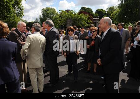 Martine Aubry, Maire de Lille et Premiere Secretaire du Parti Socialiste (PS) Infirure le nouveau parivs du cimetiere de l'est et du jardin des geants au pied d'Euralille a Lille, France le 19 Juin, 2009. Foto Farid Alouache/ABACAPRESS.COM Stockfoto