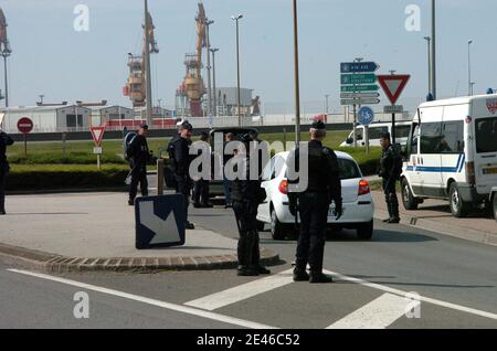 Arrestations de militants en marge du Campement Camp No border installe depuis le Debut de la semaine dans la ville de Calais, Frankreich, le 25 Juin, 2009. Plusieurs centaines de militants y sont installes sous des tentes afin de denoncer la politique des go Stockfoto