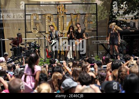 'High School Musical Ashley Tisdale tritt im Grove auf, um ihr Debütalbum ''Guilty Pleasure'' zu promoten. In Los Angeles, 27. Juni 2009. Foto von Lionel Hahn/ABACAPRESS.COM' Stockfoto