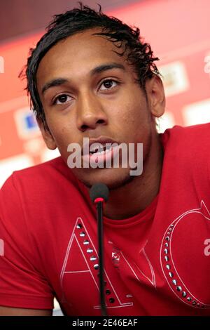 Der neue Spieler von Lille Pierre-Emerick Aubameyang posiert während seiner offiziellen Präsentation am 30. Juni 2009 in Lille, Frankreich. Foto von Mikael Libert/ABACAPRESS.COM Stockfoto