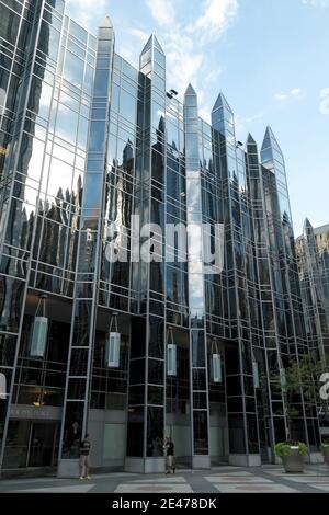 Das PPG Industries Gebäude an einem PPG Ort in der Innenstadt von Pittsburgh, Pennsylvania, USA. Stockfoto