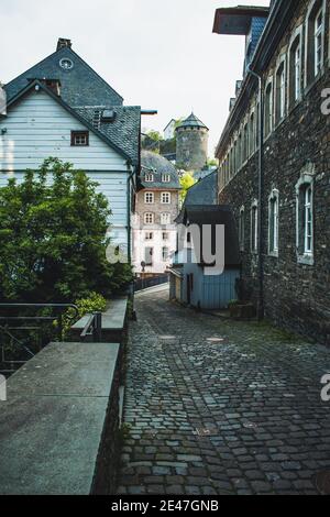 Monschau in der Eifel. Eine kleine malerische Stadt in Nordrheinwestfalen, Deutschland Stockfoto