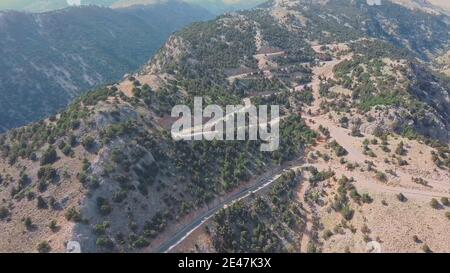 Kurvige Straße in der Nähe der Stadt Hora Sfakion auf der südwestlichen Insel Kreta. Stockfoto