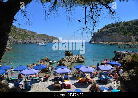 RHODOS, GRIECHENLAND - 02. Apr 2020: Anthony Quinn Strand auf der Insel Rhodos in der dodekanesischen Gruppe griechischer Inseln Stockfoto