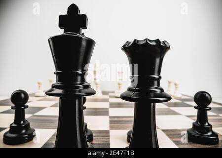 Macro photo of chess pieces on a chess board Stockfoto