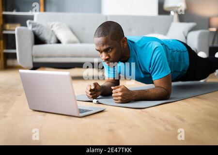 African American Doing Fitness Workout Übung Klasse Stockfoto