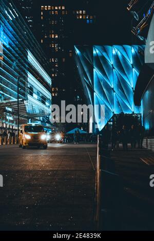 NEW YORK, VEREINIGTE STAATEN - Mär 27, 2020: Bild des Schuppen in Hudson Yards in der Nacht. Stockfoto